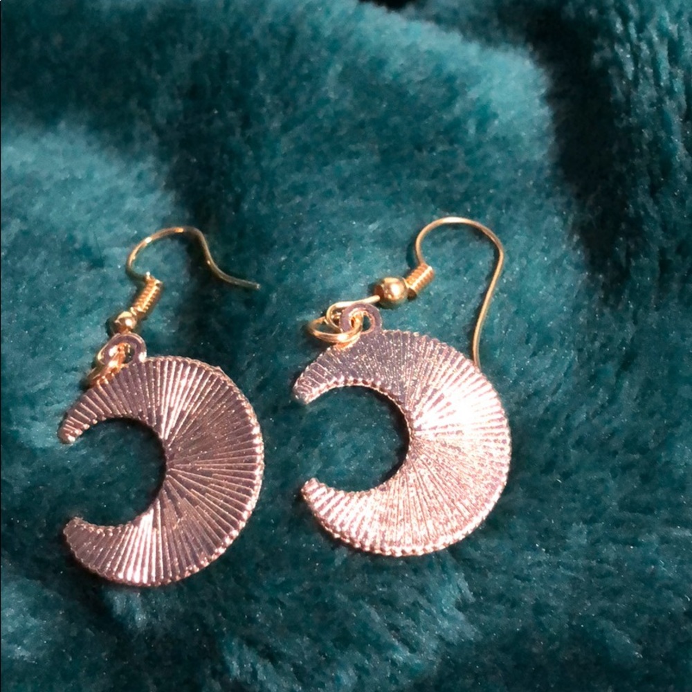 MOON Earrings🌙🤑 - Picture 3 of 3